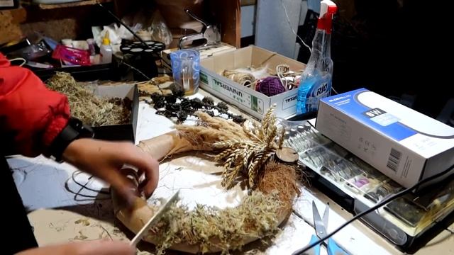 ОСЕННИЙ ВЕНОК ИЗ ПРИРОДНЫХ МАТЕРИАЛОВ СВОИМИ РУКАМИ || AUTUMN WREATH FROM NATURAL MATERIALS смотреть онлайн