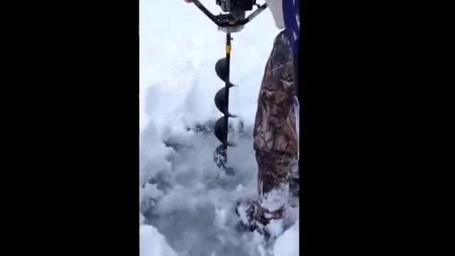 Неудачно прорубил лунку Приколы, Юмор, Смех смотреть онлайн