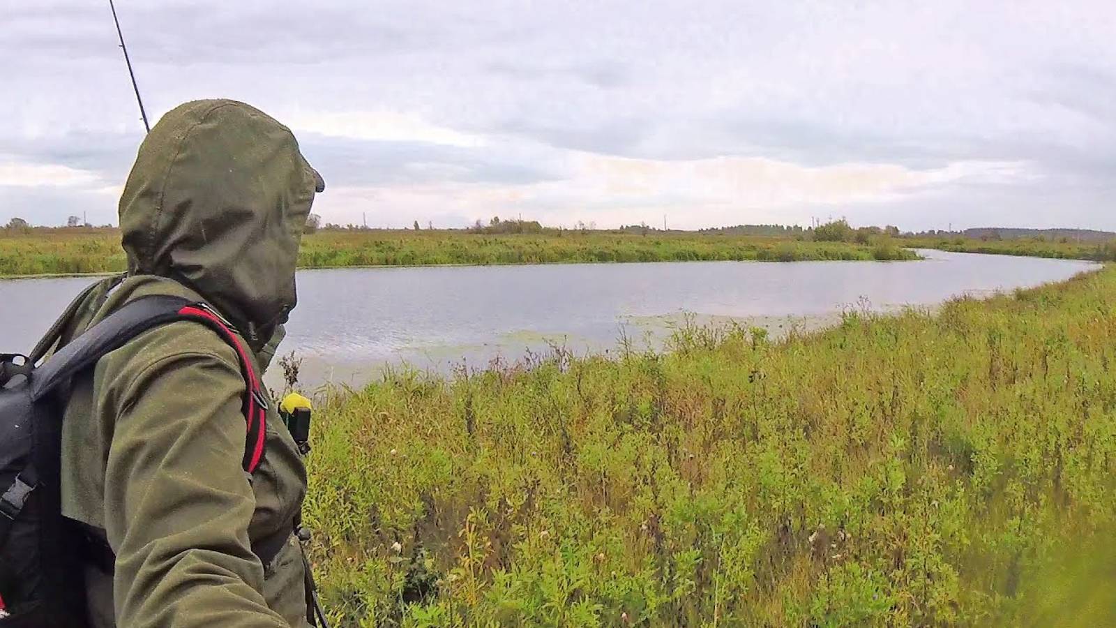 Нашёл Тихое ОЗЕРО, а там Настоящий щучий ЖОР! Рыбалка на спиннинг осенью. Блесна и Воблер косят щук! смотреть онлайн