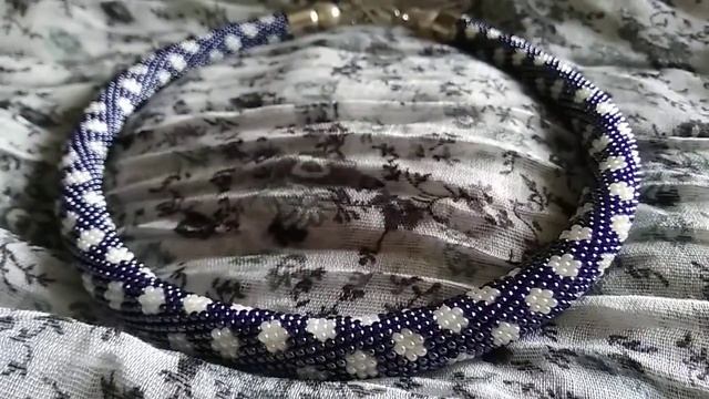 Жгут из бисера вязание крючком обзор работы тренд 2021 смотреть онлайн