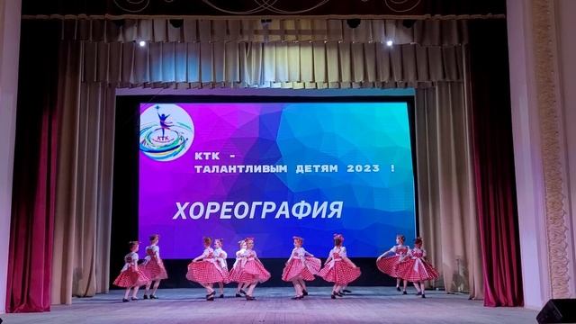 Хореографический ансамбль "Родничок". Хореографическая постановка "Русский танец Подружки". смотреть онлайн