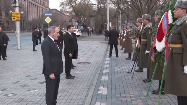 1 Марта в Армении траурный день. Վարչապետ Նիկոլ Փաշինյանը հարգանքի տուրք է смотреть онлайн