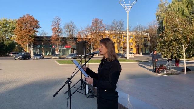 Церемония возложения цветов к памятнику освободителям в День освобождения Украины смотреть онлайн