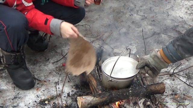 Согревающий походный постный суп из морепродуктов. смотреть онлайн