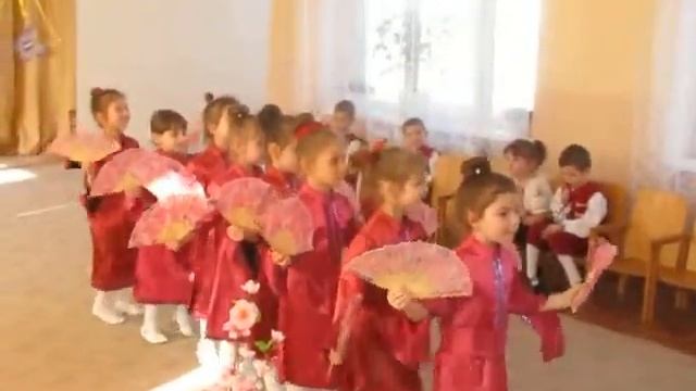 Восточный танец с веерами смотреть онлайн