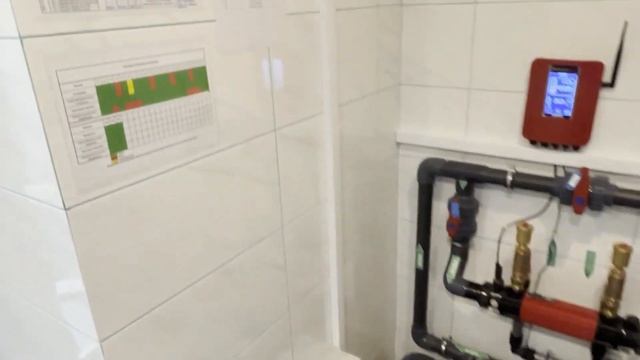 Заглянем в техническое помещение бассейна? смотреть онлайн