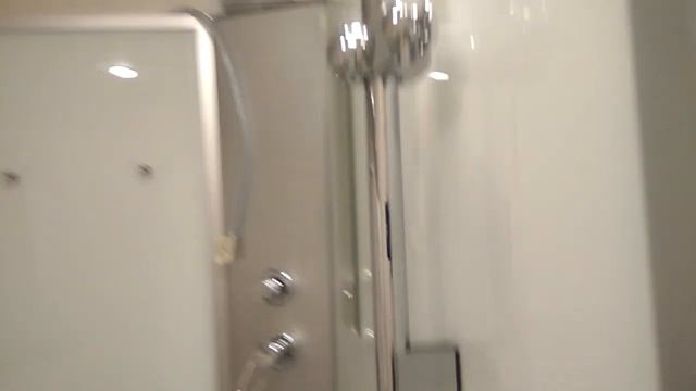 Установка душевой кабины при помощи надувного матраса. Сборка Erlit 3512. Маленький санузел. смотреть онлайн