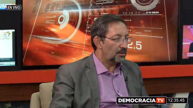 Diálogos con Juan Carlos Calderón y Rodrigo Tenorio смотреть онлайн