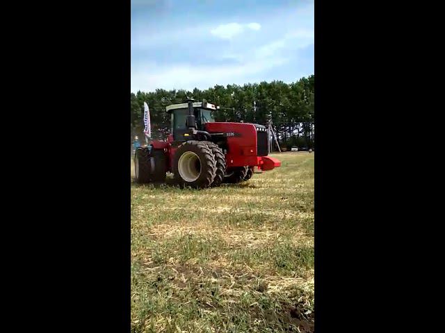 Глубокорыхлитель Диггер идет с Версатайл 375 - замена пахоты с экономией топлива и ровным полем! смотреть онлайн