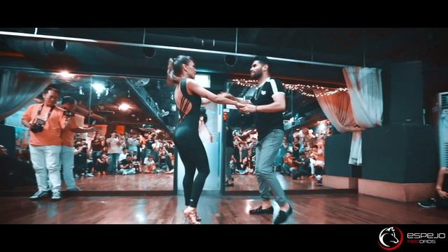 Marco y Sara Style /BACHATA SENSUAL - Dani J / workshop en Corea 2019 смотреть онлайн