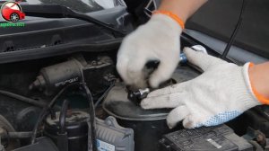 Установка упоров / амортизаторов капота на Mazda 626 GF от upora.net