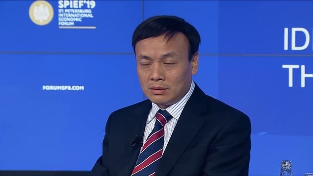 Синхронный перевод с китайского языка. ПМЭФ-2019. Ян Сяоцзюнь. О потребительском рынке Китая. смотреть онлайн