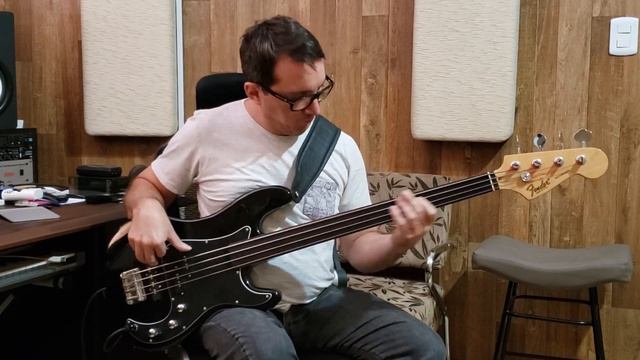 Fender Precision Fretless смотреть онлайн