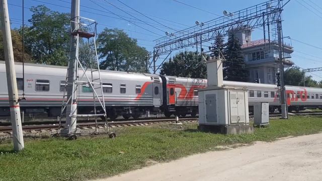 Электровоз ЭП1М-593 с поездом №049Ч КисловодскーСанкт-Петербург смотреть онлайн