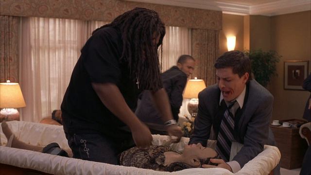 Очень страшное кино 3 — Открытый гроб смотреть онлайн