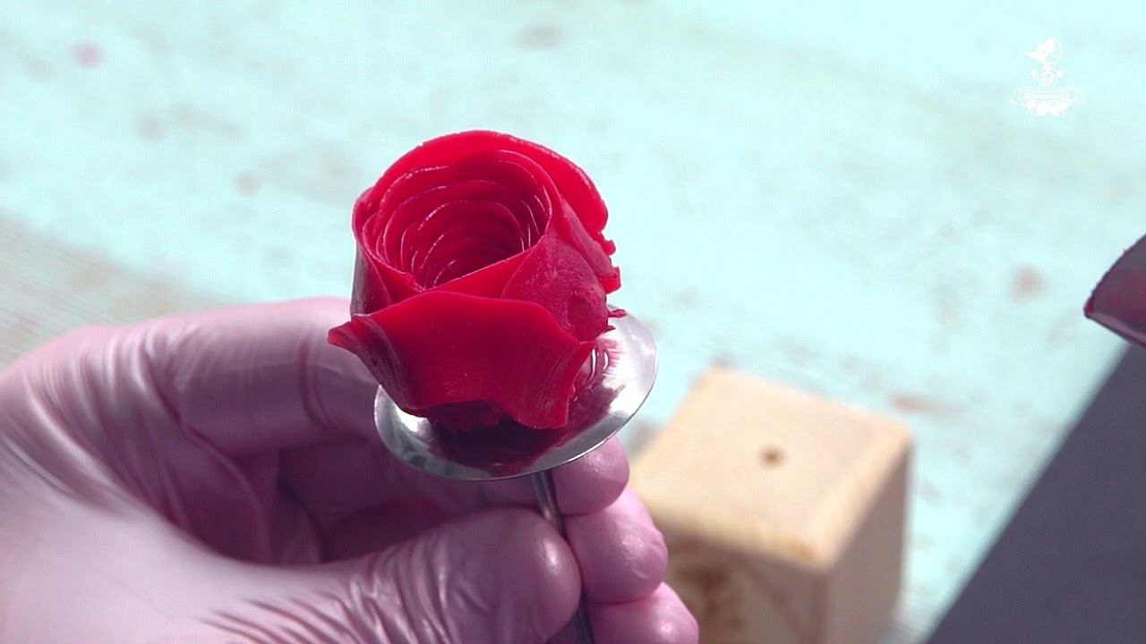 Роза с глубокой серединокой из масляного крема Buttercream Flowers