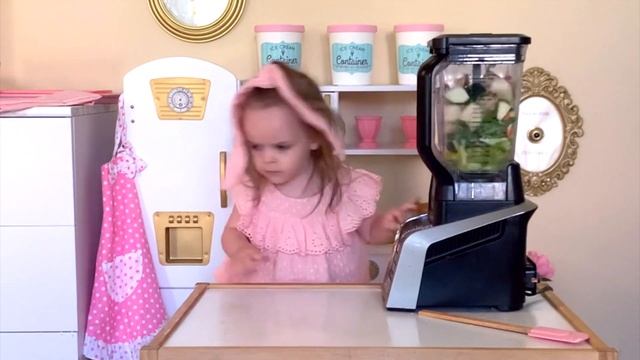 Toddler Fruit and Veggie Muffins with Kinsley // Lindsay Ann смотреть онлайн