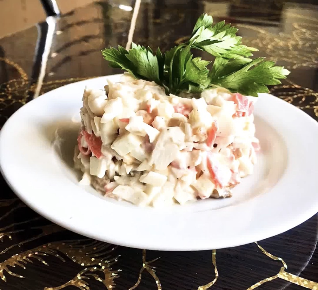 КРАБОВЫЙ САЛАТ С ЖАРЕНЫМИ ШАМПИНЬОНАМИ