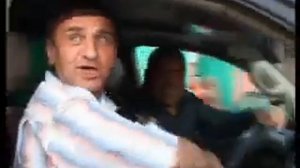 Магнитола живая мужик поет в машине ( man singing in the car )