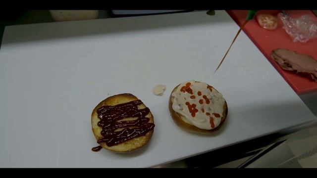 Готовим очень большой бургер смотреть онлайн