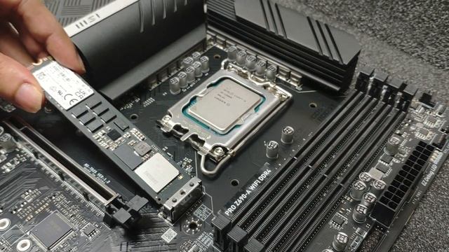 Socket Intel LGA 1700 Installation смотреть онлайн