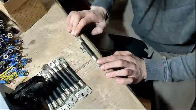 Зачистка и обжим силового кабеля сечением 1х35 мм смотреть онлайн