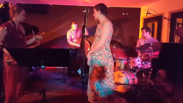 Frambuesas Fantasticos feat. Julio Igual - Byssan Lull смотреть онлайн