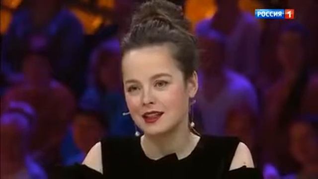 Эвелина Блёданс украла белорусский флаг