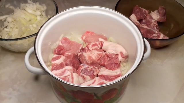 Шашлык из свинины с уксусом и луком по рецепту из СССР, очень вкусный и сочный смотреть онлайн