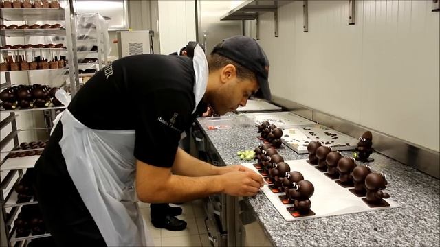 Les Chocolats de Pâques par Arnaud LARHER смотреть онлайн