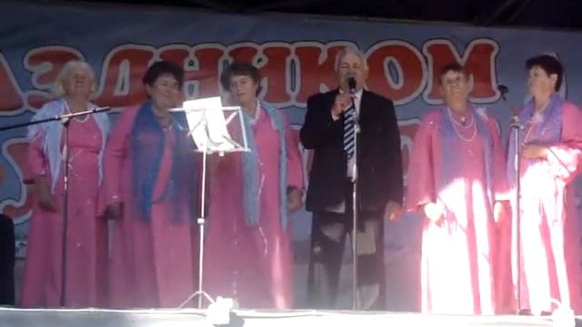 Песня "Белый день" в исполнении ансамбля "Хорошее настроение" из села Уютное, Крым смотреть онлайн
