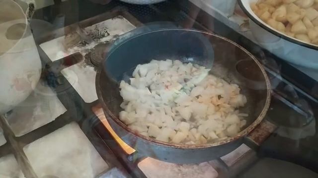 Жаркое в горшочках! смотреть онлайн