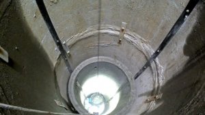 Углубление колодца в плывуне. Процесс просаживания шахты.