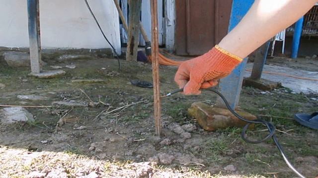 Выгоняем червей из под земли без лопаты! смотреть онлайн