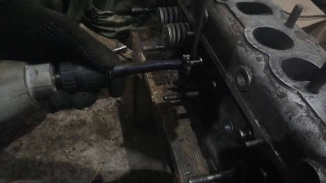 Притираю клапана мотор 402.