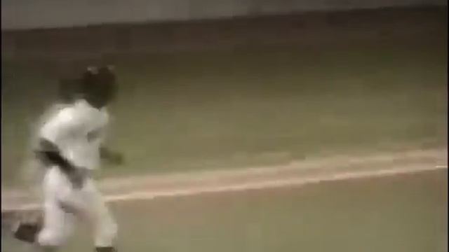 Batter Super-Kicks Catcher in the Face смотреть онлайн