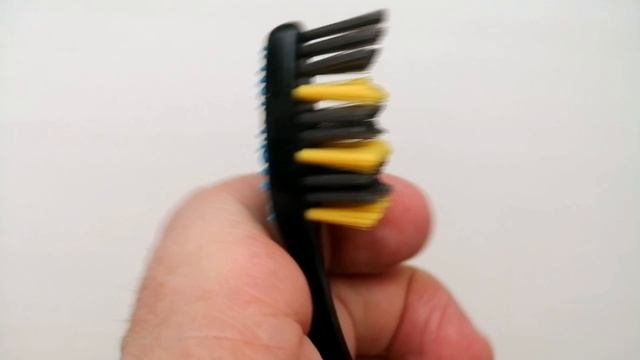Обзор зубной щетки с перекрещивающимися щетинками смотреть онлайн