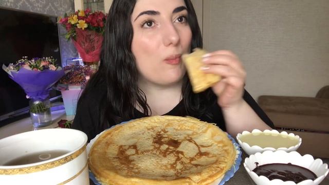 МУКБАНГ БЛИНЫ ? со сгущенкой и с нутеллой | MUKBANG PANCAKES | not ASMR смотреть онлайн
