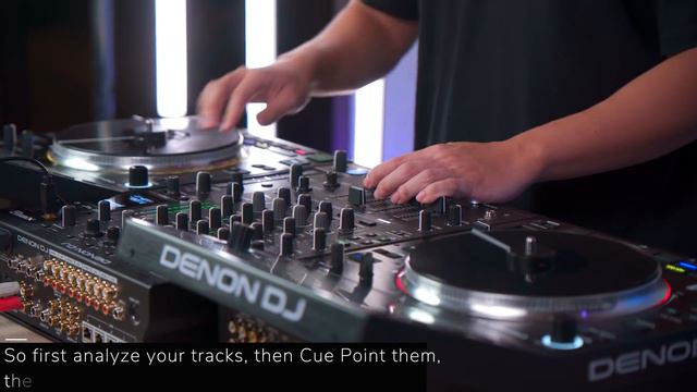 Pro DJ Does 4 Deck Mix on $5,000 DJ Gear! смотреть онлайн