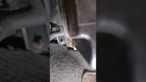 NISSAN TERRANO В ноги пассажиру, дует и холодный и горячий поток.