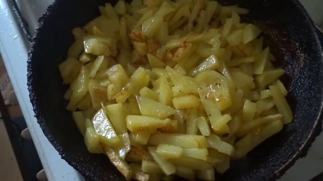 Готовим жареную картошку с салом! смотреть онлайн