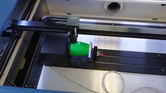 Лазерная гравировка на кружке с применением ротации смотреть онлайн