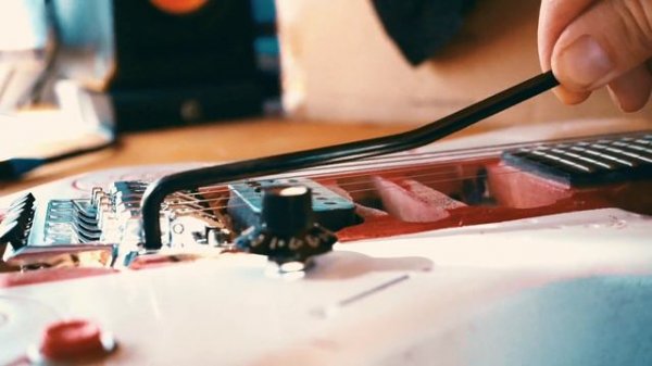 Ibanez Edge vs Floyd Rose