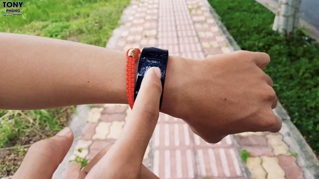Samsung Gear Fit 2 Pro - Chiếc vòng thông minh tốt nhất - Tony Phùng смотреть онлайн