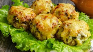 Котлета под сытной шапочкой.
СТОЖКИ ИЗ ФАРША С ОВОЩАМИ И СЫРОМ