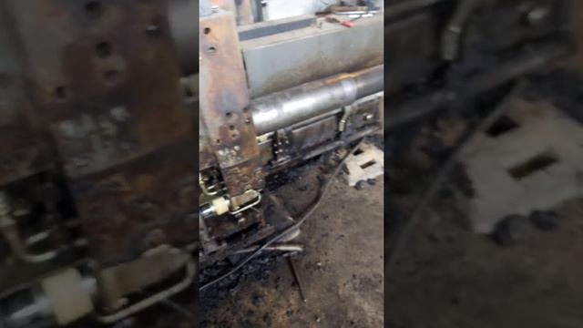 разбираем плиту от асфальтоукладчика фогел 1800-2 смотреть онлайн