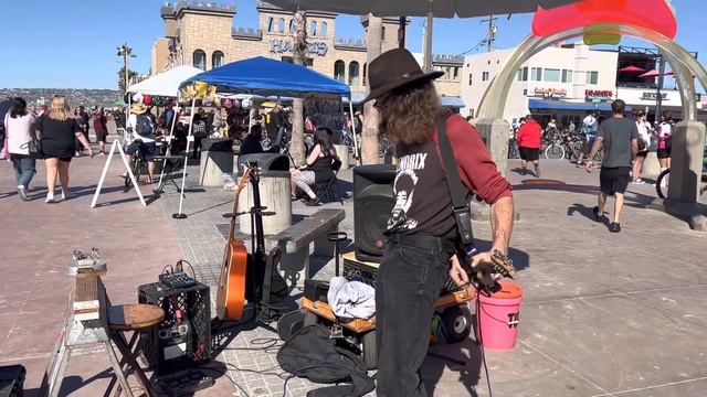 Groovy funk in G. Guitar behind back. Burn the Blue Hand Shaman смотреть онлайн