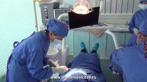 Клиент на имплантации зубов в Китае