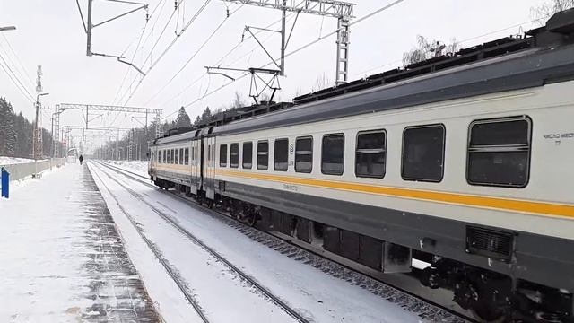 Электропоезд ЭД4М-0477 платформа Дачное до Белорусского вокзала 25.12.2021. смотреть онлайн