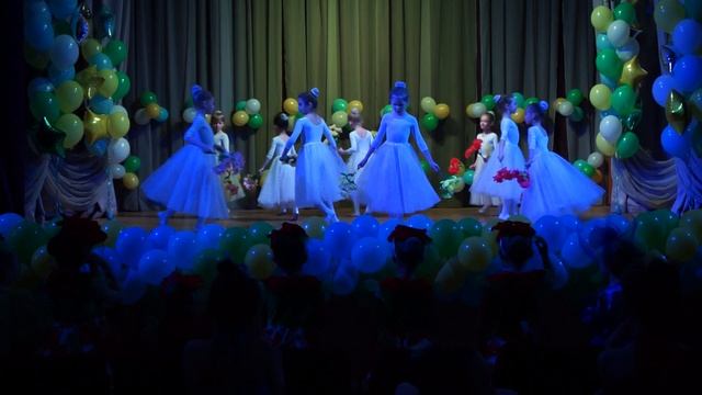 Танец с цветами в детском саду, смотреть онлайн